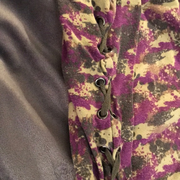 One Shoulder XXI TWIST Cameo Tie Up Tank Top - Picture 3 of 6